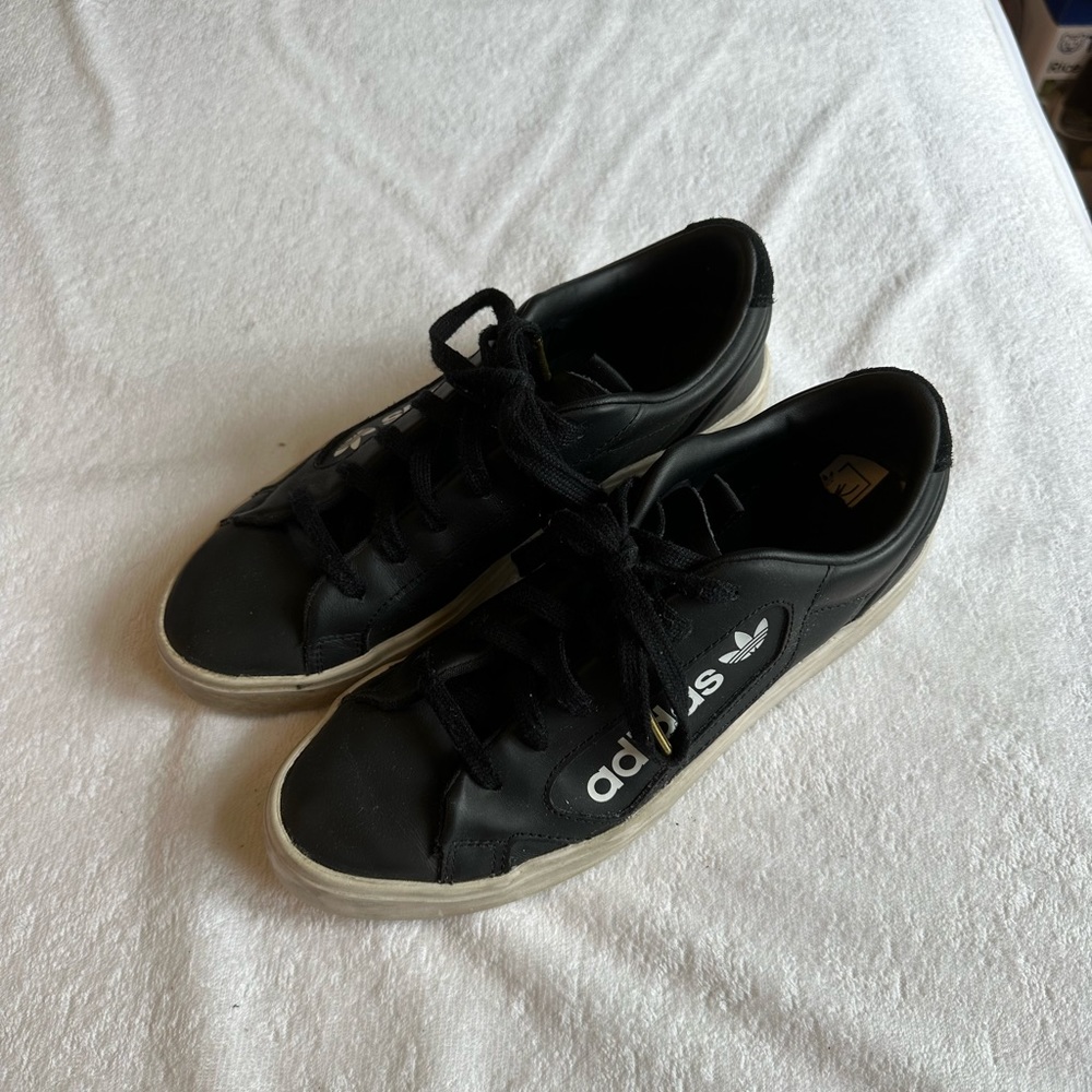 Adidas sneakers size 7.5 women’s